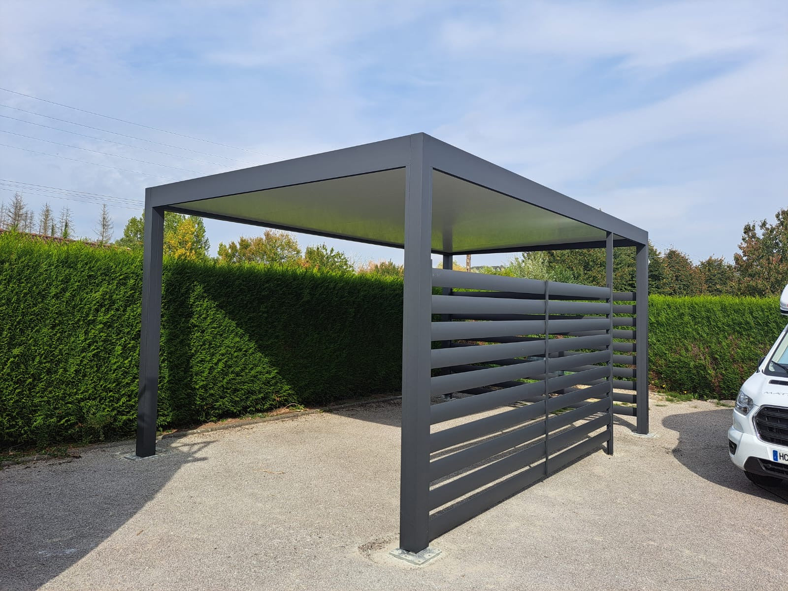 Etude de cas 3 - Carport aluminium sur-mesure pour camping-car à Maresquel (Pas-de-Calais) — 27 m²