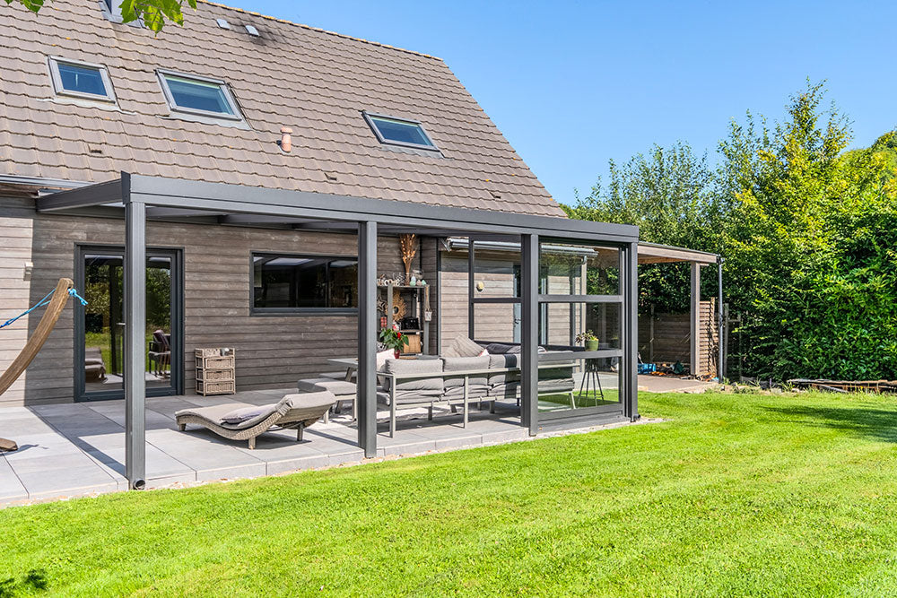 Etude de cas 10 - Pergola aluminium avec parois vitrées à Ablain-Saint-Nazaire (Pas-de-Calais) — 18 m²