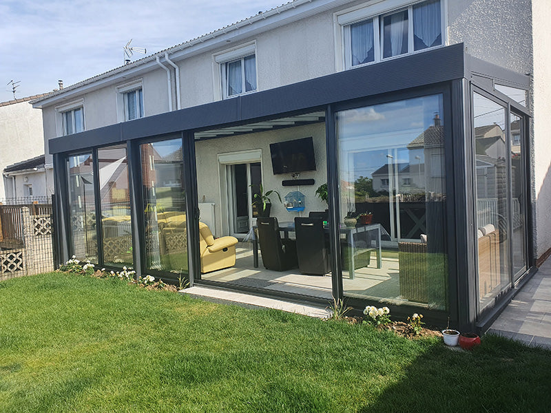Etude de cas 12 - Pergola aluminium avec vitrage et éclairage LED à Annay (Pas-de-Calais) — 28 m²